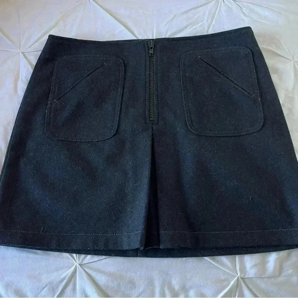 NWOT GAP Virgin Wool Mini Skirt W/ Front Half Zipper SIZE 10 - Picture 1 of 9